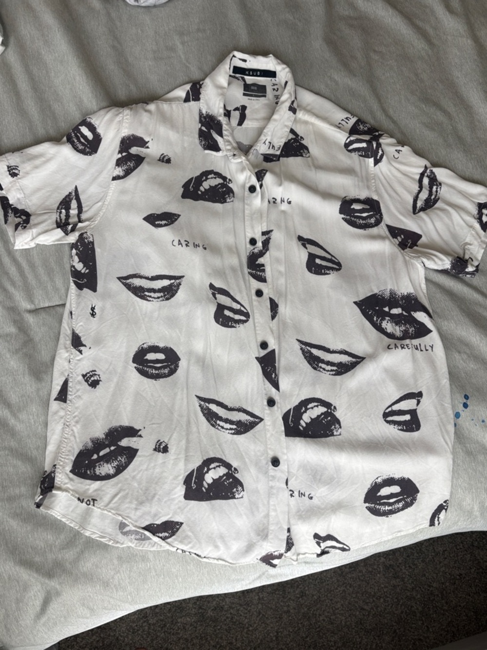 Ksubi White Short-Sleeve Button-Down Shirt with Black Lip Print